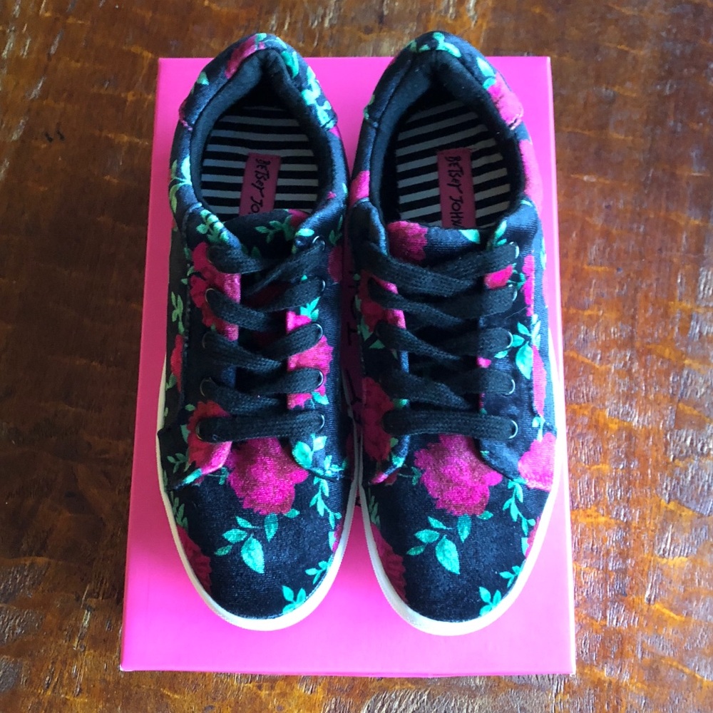 NWOT Betsy Johnson Velvet Rose Sneakers